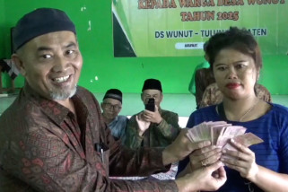 Pembagian THR Desa Wunut Klaten
