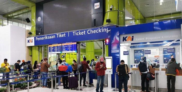 Tiket kereta api mudik Lebaran 2025