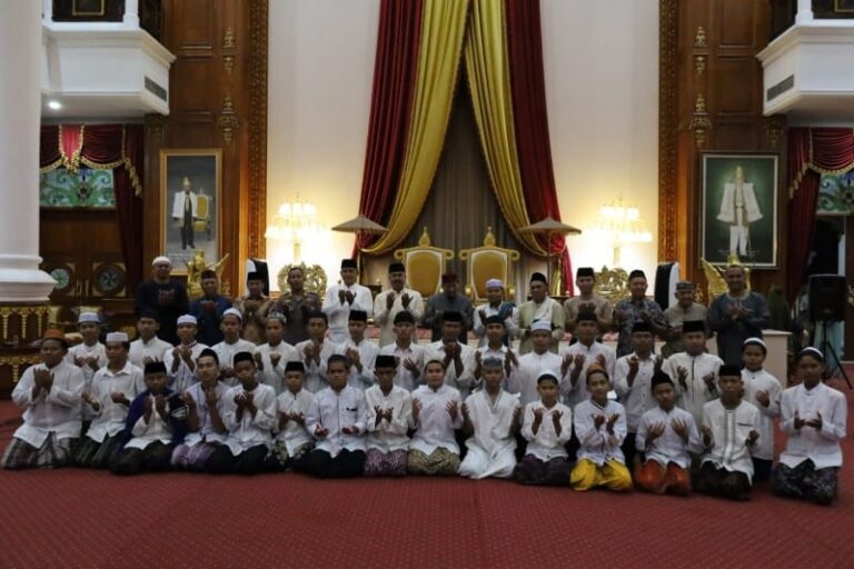 Buka puasa bersama Sultan Aji Muhammad Arifin