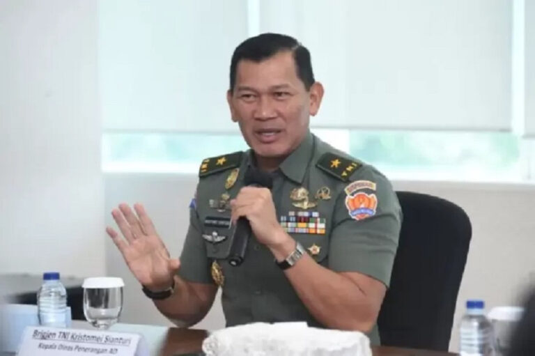 Kapuspen TNI, Brigjen Kristomei Siantur
