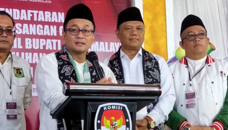 Pasangan nomor urut 02, Cecep Nurul Yakin-Asep Sopari Al-Ayubi,