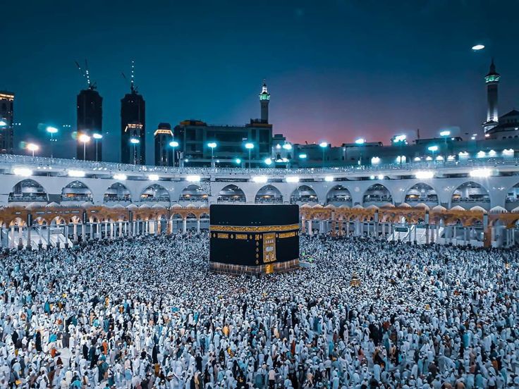 Jemaah melakukan tawaf di Masjidil Haram Makkah