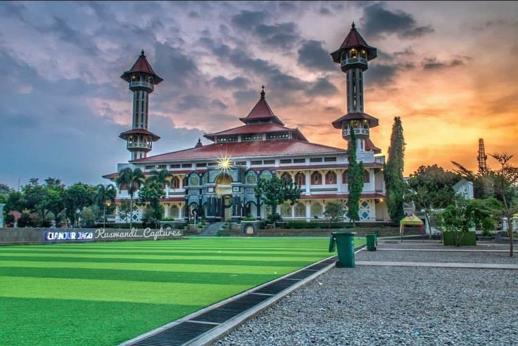 Masjid 24 Jam dan Ruang Publik