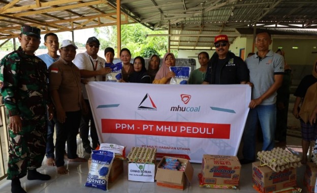 Bupati Kukar Tinjau dan Salurkan Bantuan Banjir di Loa Kulu