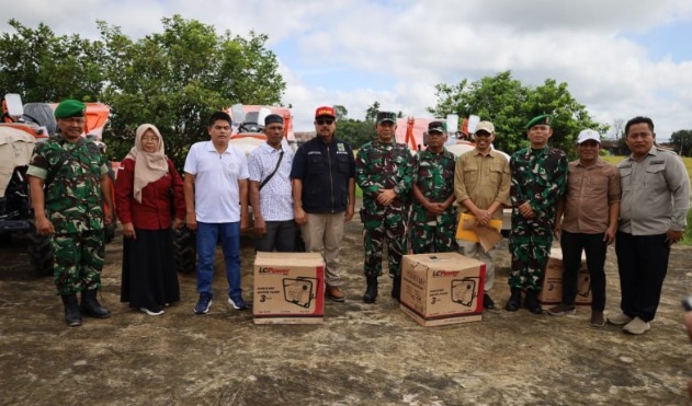 Bantuan traktor Oplah untuk petani Kukar 2025