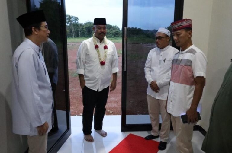 Peresmian kantor desa Loa Raya oleh Bupati Kukar