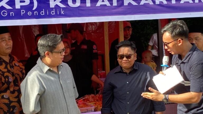 Wakil Bupati Kukar Rendi Solihin saat membuka Takjil War (.ist)
