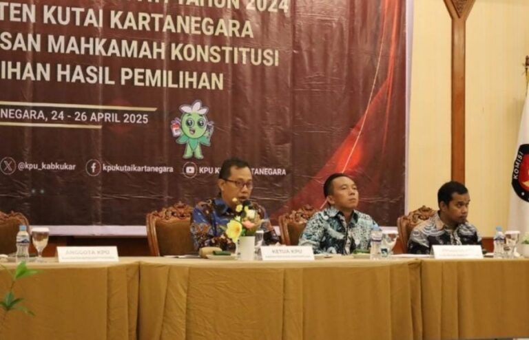 Sekretaris Daerah Kutai Kartanegara (Kukar) H Sunggono saat menghadiri Rapat Pleno Terbuka Rekapitulasi Pemilihan Suara Ulang (PSU) Pilkada Kukar Tahun 2025