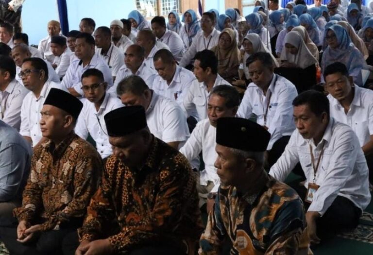Acara Halal Bihalal Keluarga Besar Perumda Air Minum Tirta Mahakam