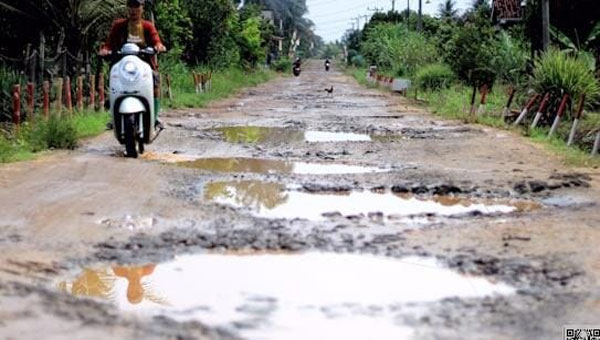 Jalan penghubung antar desa dan kecamatan di wilayah Way Jepara dan Mataram Baru, Lampung Timur