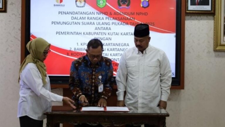 Pemkab Kukar tandatangani NPHD Rp62,4 miliar bersama KPU, Bawaslu dan aparat keamanan untuk mendukung suksesnya PSU 2025
