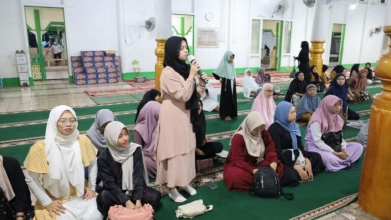 Seno Aji sosialisasikan program pendidikan gratis