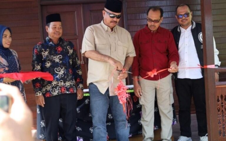 Bupati Kukar Edi Damansyah resmikan tiga posyandu modern