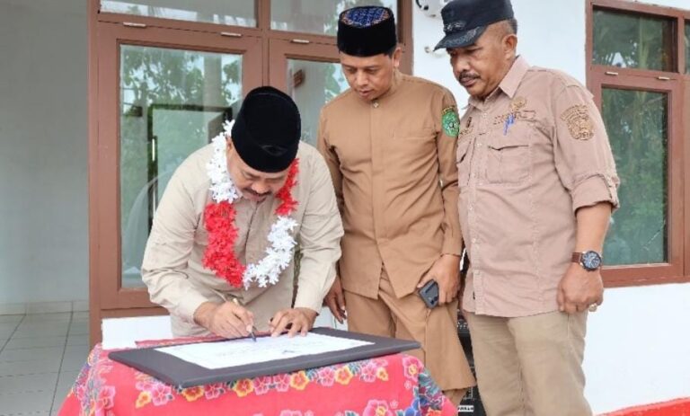 Bupati Kukar Edi Damansyah resmikan gedung baru SMP SPT Separi