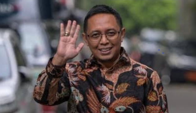 Hasan Nasbi dari jabatan Kepala Kantor Komunikasi Kepresidenan (PCO)