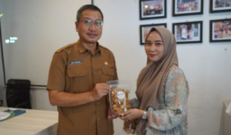 Pemkab Kukar serahkan sertifikat halal kepada 34 UMKM
