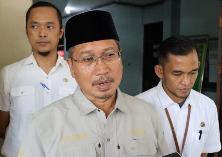 Asisten III Administrasi Umum Setdakab Kukar Dafip Haryanto bersama Kepala BKPSDM Kukar Rahmadi dan Inspektur Kukar melakukan inspeksi mendadak (sidak) ke sejumlah Organisasi Perangkat Daerah (OPD)