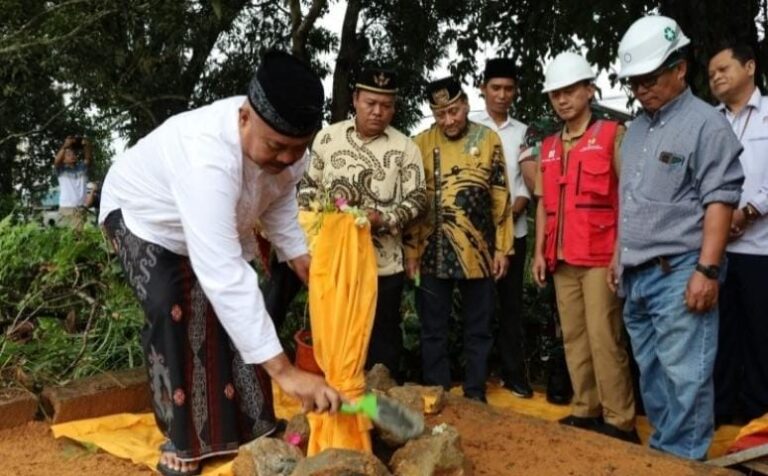 Bupati Kukar awali pembangunan jembatan Simpang Danau Semayang