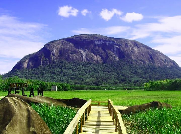 Bukit Kelam, batu raksasa setinggi 1002 meter di atas permukaan laut (mdpl)