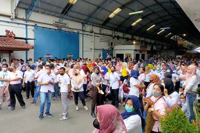 Pekerja informal Indonesia 2025 dan lonjakan PHK