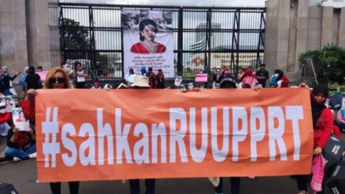 Jaringan Nasional Advokasi Pekerja Rumah Tangga (Jala PRT) dan Serikat Pekerja Rumah Tangga (SPRT) menggelar aksi mendesak pengesahan RUU PPRT.