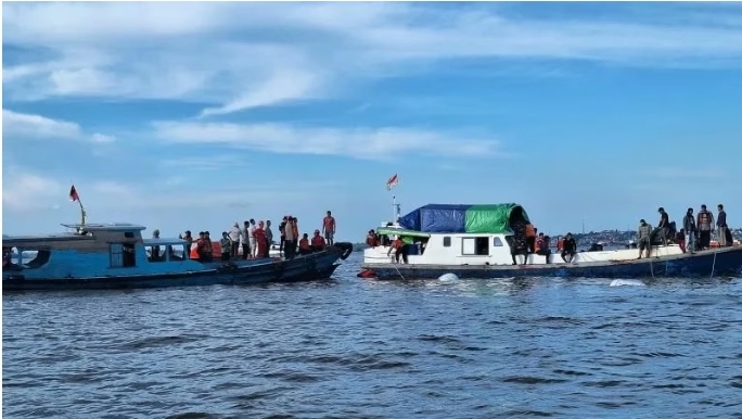 Kapal feri Muchlisa tenggelam di Penajam 2025
