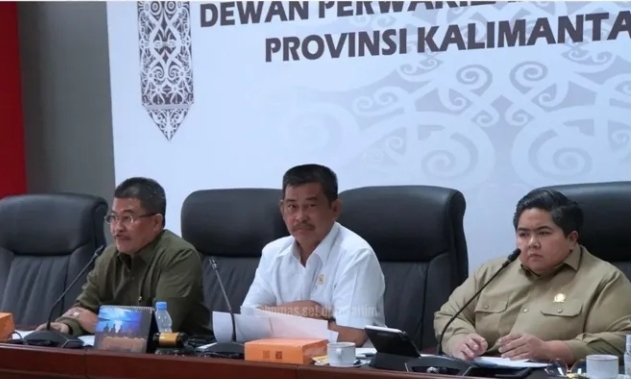 Rapat dengar pendapat yang berlangsung di Gedung E DPRD Kaltim itu dipimpin oleh anggota Komisi IV, Darlis Pattalongi.