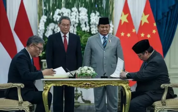 Empat nota kesepahaman strategis Indonesia-Tiongkok diteken saat kunjungan PM Li Qiang, fokus transaksi dan rantai pasok.