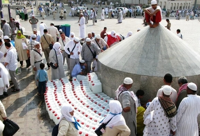 Konsumsi Zamzam Masjid Nabawi Jelang Haji 2025