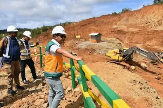 Menteri Energi dan Sumber Daya Mineral (ESDM) Bahlil Lahadalia meninjau langsung tambang PT Gag Nikel