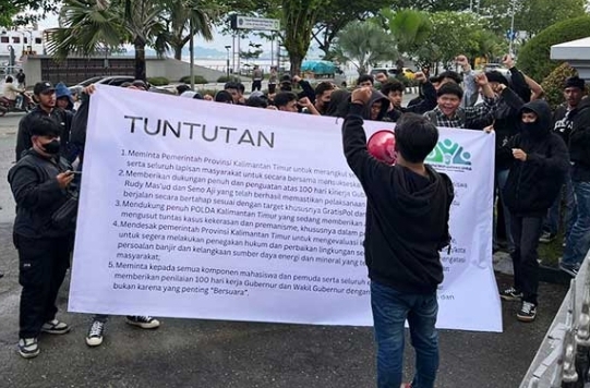 Suasana aksi yang dilakukan oleh Aliansi Mahasiswa untuk Kaltim Sejahtera