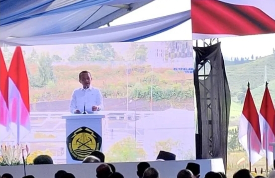 Menteri Energi dan Sumber Daya Mineral (ESDM) Bahlil Lahadalia dalam peresmian Pengoperasian dan Pembangunan Energi Terbarukan di 15 Provinsi