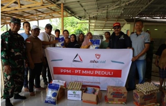 Bupati Kukar Tinjau Banjir dan Serahkan Bantuan di Loa Kulu