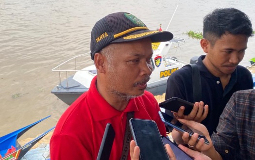 Yahya, Kepala Desa Embalut