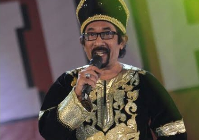 Pedangdut legendaris Hamdan ATT meninggal dunia pada 1 Juli 2025, meninggalkan warisan karya dan kenangan abadi.