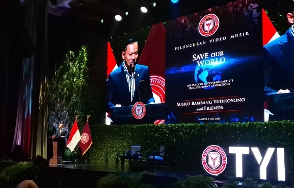 Ketua Umum Partai Demokrat Agus Harimurti Yudhoyono (AHY), dalam peluncuran video musik Save Our World
