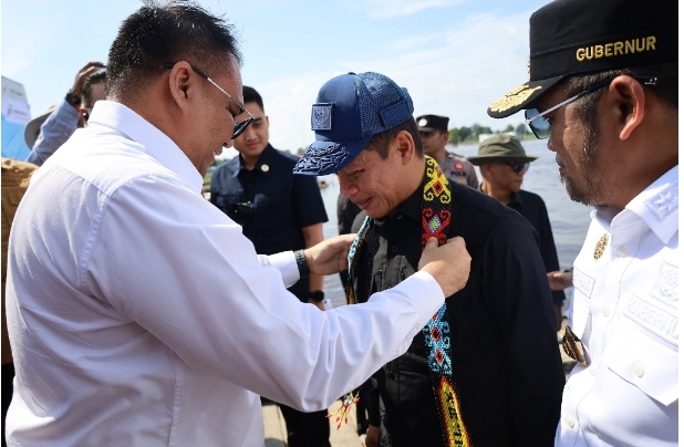 Kunjungan Menteri KLHK ke Desa Pela 2025