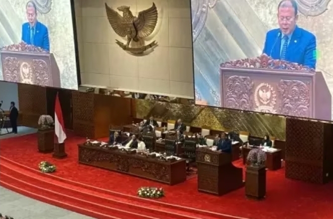 Ketua Tim Pengawas (Timwas) Haji DPR Cucun Ahmad Syamsurijal saat Rapat Paripurna ke-25 Masa Sidang ke-IV tahun 2024-2025