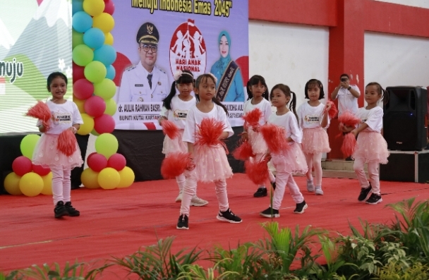 Hari Anak Nasional Kukar 2025 diisi tari dan dongeng
