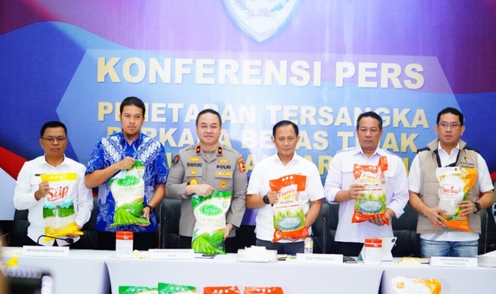 konferensi pers di Bareskrim Polri