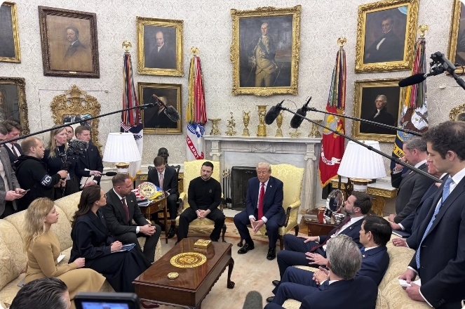 Pertemuan antara Presiden AS Donald Trump dan Presiden Ukraina Volodymyr Zelenskyy