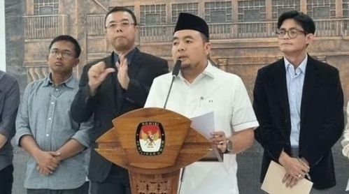 Ketua KPU Mochammad Afifuddin dalam konferensi pers di kantor KPU