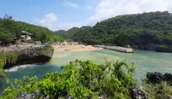 Menepi di Jejeran Cemara & Laut Lepas Pangempang Wisata Kalimantan Timur