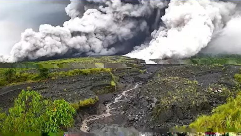Erupsi Semeru Semburkan Awan Panas 7 Km dari Puncak Erupsi Semeru Semburkan Awan Panas 7 Km dari Puncak