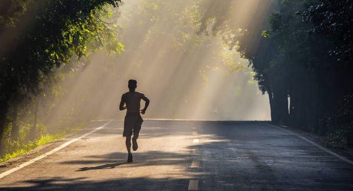 Lari Rutin Tapi Berat Badan Naik? Ini Penyebabnya! Lari Rutin untuk Kesehatan