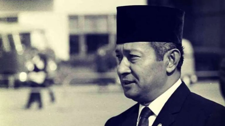 Menguji Gelar Pahlawan Soeharto