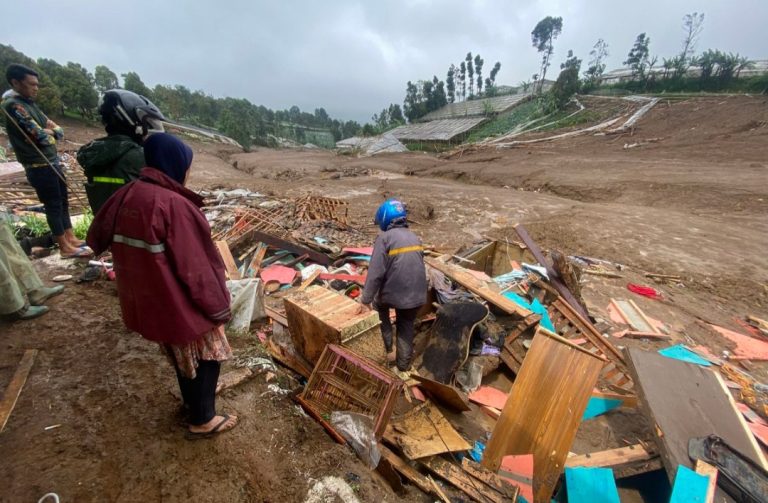 Darurat Bencana Ditetapkan, Longsor Pasirlangu Telan Banyak Korban Longsor di Cisarua