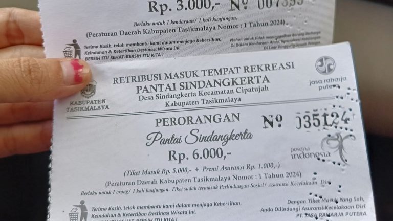 Retribusi Pantai Sindangkerta Disorot