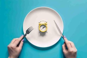 Mengeluh Lapar dan Haus Saat Puasa, Ini Hukumnya