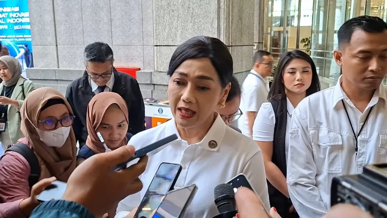 Friderica Widyasari Pimpin OJK, Pasar Dinilai Stabil